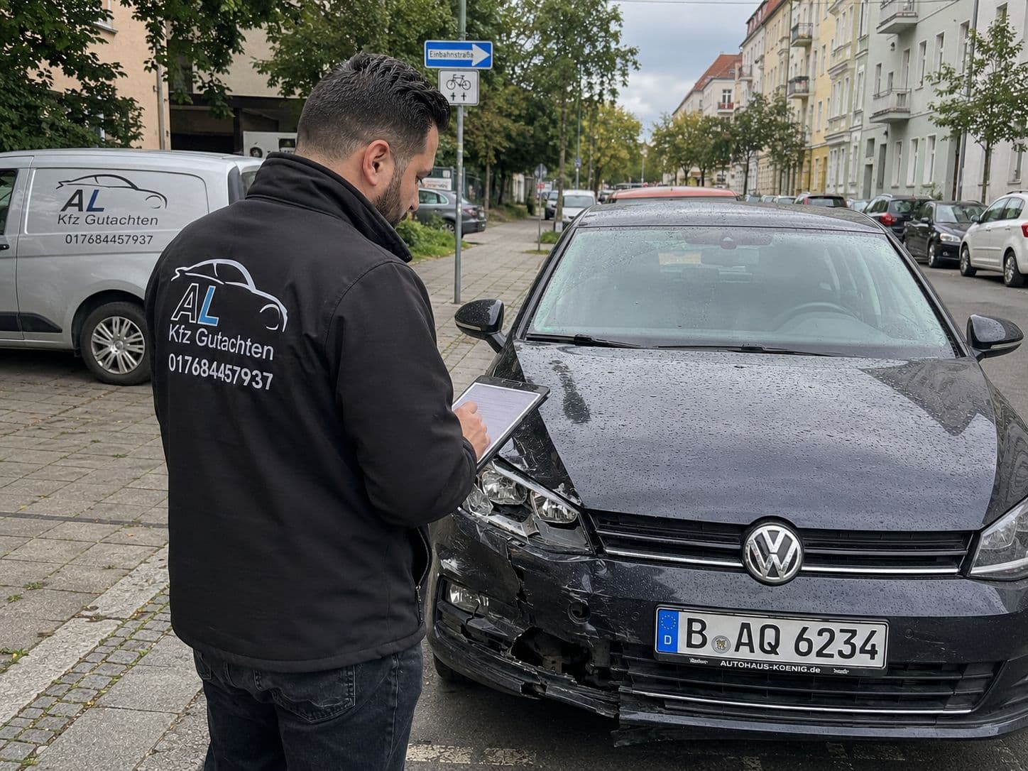 Vorher-Nachher-Vergleich eines KFZ-Schadens vor und nach der Begutachtung